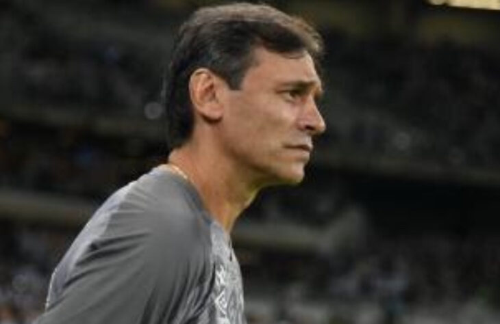 ENCAMINHADO - Depois de não fechar a contratação de Lisca depois da saída de Mancini, América-MG encaminhou a contratação do treinador Fabián Bustos, ex-Santos.