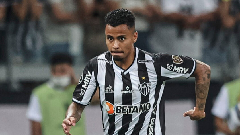 ESQUENTOU - O Palmeiras ainda sonha em contratar o volante Allan, do Atlético-MG. O Verdão fez uma segunda proposta pelo jogador, mas ela foi novamente recusada pela direção atleticana. A oferta feita pelos palmeirenses dessa vez giravam em torno de 11 milhões de euros (R$ 60,3 mi, na cotação atual).