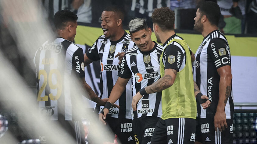 7º lugar: ATLÉTICO-MG (40 pontos) - 27 jogos - Título: 0.010% / Libertadores: 23.5% / Sul-Americana: 71.9% / Rebaixamento: 0.038%