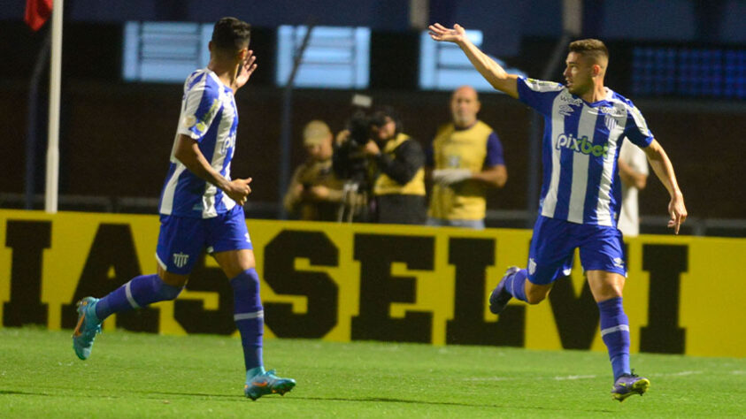 18º lugar: AVAÍ (28 pontos) - 28 jogos - Libertadores: 0.012% / Sul-Americana: 3.0% / Rebaixamento: 72.1%