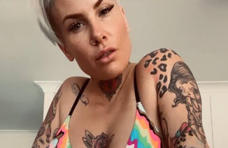 Após passar um ano inteiro com apenas uma luta no UFC, Bec Rawlings (@rowdybec) também começou a produzir conteúdo na plataforma OnlyFans. Ela continua sendo atleta do MMA.