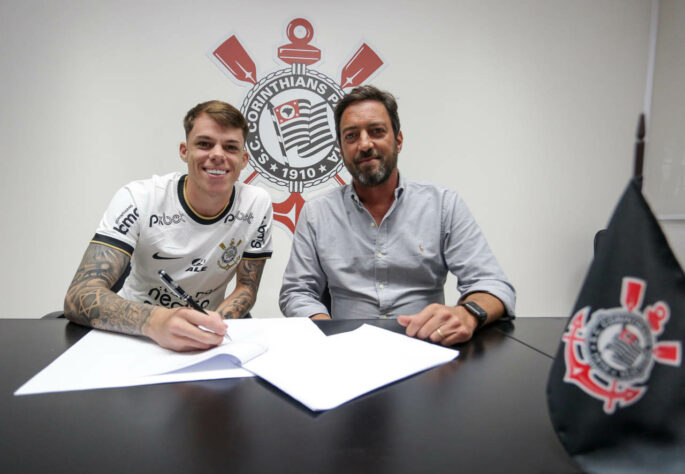 Após o Paulistão, o Corinthians anunciou a contratação do meia-atacante Chrystian Barletta, que pertencia ao São Bernardo. O atleta de 21 anos assinou contrato até o final de 2026, e o Timão pagou R$ 6 milhões por 50% dos direitos econômicos do jogador.