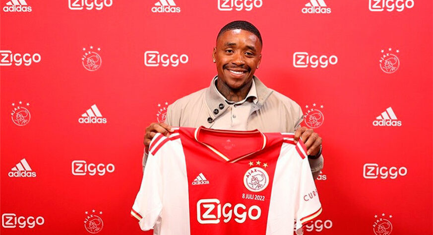 14º lugar - Ajax (Holanda): 105,1 milhões de euros (R$ 548,6 milhões) - Steven Bergwijn [foto] (ponta - 24 anos - comprado junto ao Tottenham por 31,2 milhões [R$ 1652,8 milhões]); Calvin Bassey (zagueiro - 22 anos - comprado junto ao Rangers por 23 milhões de euros [R$ 120 milhões]); Brian Brobbey (atacante - 20 anos - comprado junto ao RB Leipzig por 16,3 milhões de euros [R$ 85 milhões]); Owen Wijndal (lateral-esquerdo - 22 anos - comprado junto ao Az Alkamaar por 10 milhões de euros [R$ 52 milhões]); Ahmetcan Kaplan (zagueiro - 19 anos  - comprado junto ao Trabzonspor por 9,5 milhões de euros [R$ 49,5 milhões]); 	Francisco Conceição (ponta - 19 anos - comprado junto ao Porto por 5 milhões de euros [R$ 26 milhões]); Jorge Sánchez (lateral-direito - 24 anos - comprado junto ao América por 5 milhões de euros [R$ 26 milhões]); Lucas Ocampos (ponta - 28 anos - emprestado pelo Sevilla por 4 milhões de euros [R$ 20,8 milhões]); Lorenzo Lucca (atacante - 21 anos - emprestado pelo Pizza por 1 milhão de euros [R$ 5,2 milhões])