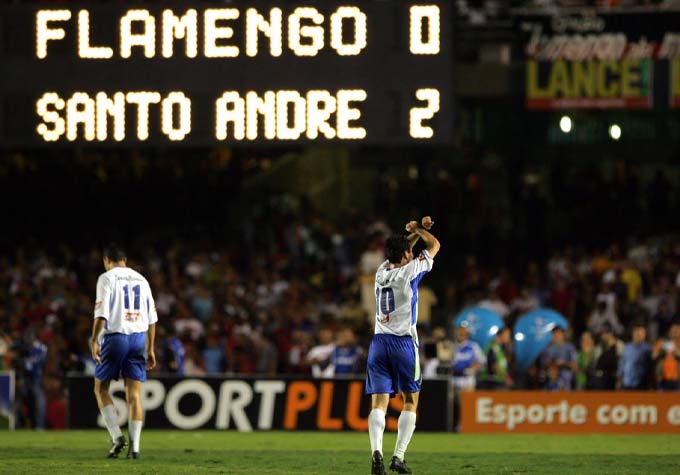 Flamengo 0 x 2 Santo André: final da Copa do Brasil 2004. Em 2004, aconteceu uma das maiores “zebras” da história do clube. O Flamengo, jogando em casa após empatar na ida, deixou escapar a conquista da competição para o time do  ABC paulista, pelo placar de 2 a 0.