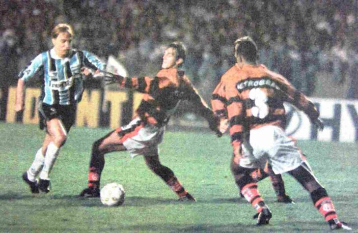 Flamengo 2 x 2 Grêmio: final da Copa do Brasil 1997 - Após a primeira partida empatar em 0 a 0, a finalíssima ficou marcada para ser definida no Maracanã. O gol decisivo de Carlos Miguel, no segundo tempo do jogo, consolidou o placar final de 2 a 2, o empate com gols deu a conquista para o time gaúcho.