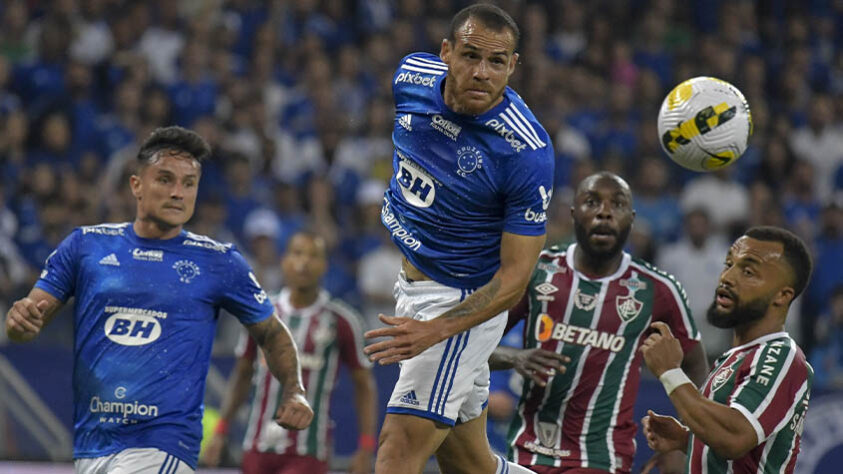 Cruzeiro: Sobe - O Cruzeiro pressionou o Fluminense diversas vezes e criou algumas oportunidades. Contudo, faltou ser letal. Quando acertou o gol, parou no goleiro Fábio. | Desce - O time precisava do resultado e se mostrou muito nervoso. Inclusive, o técnico Paulo Pezzolano foi expulso no primeiro tempo.