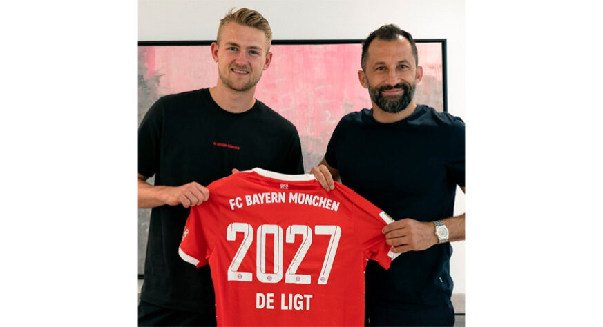 FECHADO - De Ligt foi anunciado pelo Bayern. O zagueiro holandês saiu da Juventus e fechou com o elenco bávaro até 2027.