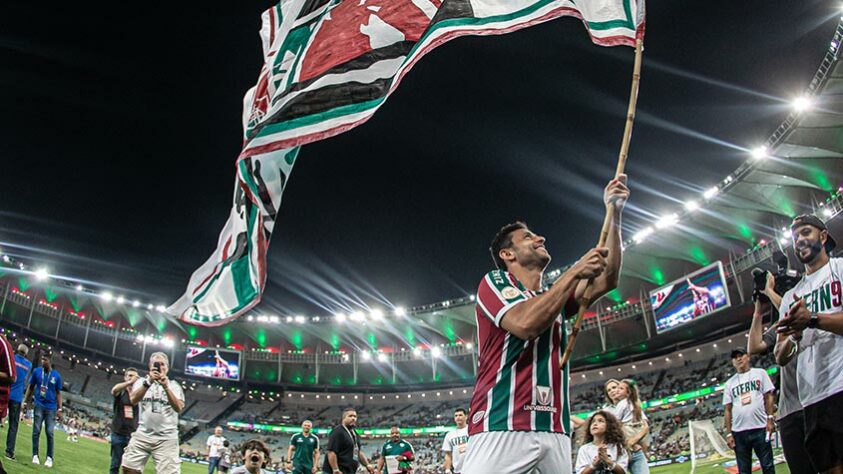 Com emocionante festa, Fred se despediu do futebol ao lado da torcida do Fluminense, no Maracanã, em última atuação pelo clube na vitória por 2 a 1 diante do Ceará. O evento do 'adeus' do ídolo contou com estádio lotado, homenagens, mosaico... Confira toda a despedida de Fred em fotos!