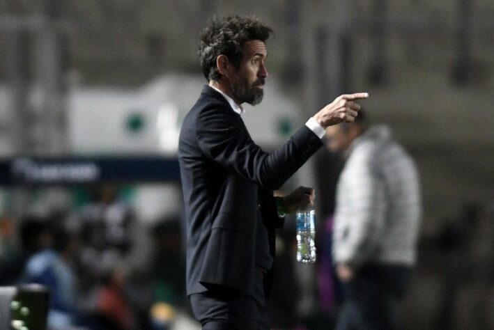 FECHADO - Chegou ao fim a era Eduardo Domínguez no Independiente. O treinador não resistiu a pressão interna, principalmente após ser derrotado no fim de semana pelo Racing.