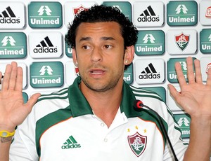 Na temporada de 2010, as lesões seguiram atrapalhando o jogador. No mês de setembro, Fred criticou o chefe do departamento médico do Fluminense, Michel Simoni. Segundo o camisa 9, ele foi liberado para atuar antes de estar totalmente recuperado e, por isso, teve um agravamento do quadro.