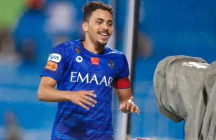 ESQUENTOU - Carlos Eduardo está na mira do Botafogo, de acordo com informação publicada inicialmente no "GE". O jogador conseguiria uma liberação sem custos junto ao Al-Ahli com o fim do Campeonato Saudita, e assim, facilitaria uma possível contratação da equipe carioca.