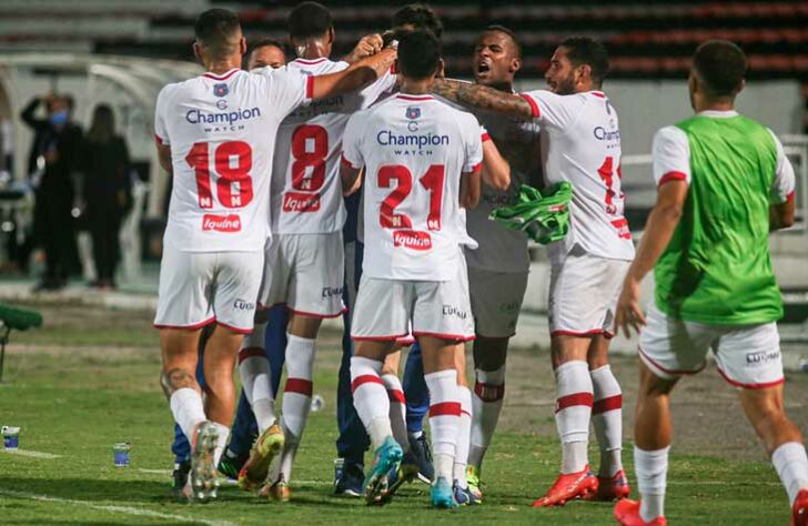 39º lugar - Náutico: 2900 pontos / Alguns dos títulos considerados: 24 campeonatos pernambucanos e um Brasileirão Série C.