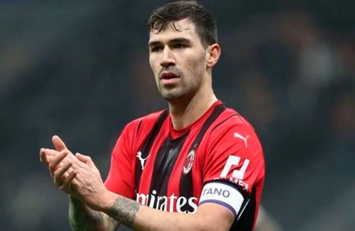 ESQUENTOU - Segundo o portal italiano "Il Corriere dello Sport", Romagnoli está muito próximo de fechar com a Lazio. O jogador iria gratuitamente para o time de Roma por causa do término do seu contrato com o Milan.