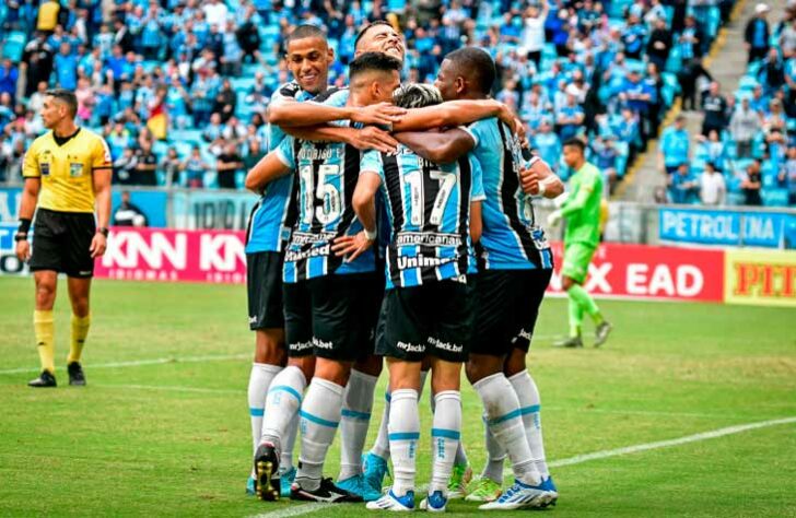 GRÊMIO: Gabriel Chapecó, Rodrigo Ferreira, Pedro Geromel, Bruno Alves, Nicolas; Villasanti, Bitelo (Lucas Leiva - reforço), Gabriel Teixeira, Campaz; Ferreirinha e Diego Souza.