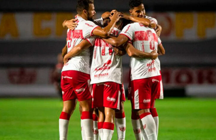 10º CRB (50 pontos) / 37 jogos/ 13 vitórias/ Saldo de gols: -7/ Última rodada: Bahia (em casa)/ Chances de acesso: 0%