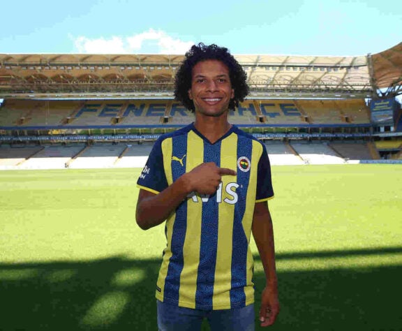Willian Arão - Até então jogador mais longevo do elenco principal, Arão foi vendido ao Fenerbahçe, da Turquia, por 3 milhões de euros, cerca de R$ 16 milhões. O volante assinou contrato com o clube até junho de 2024.