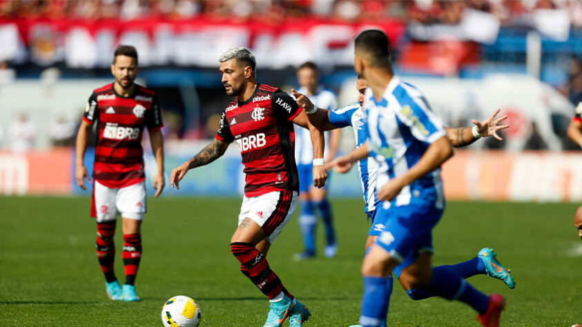 Avaí: Sobe – Vladimir foi o melhor do Leão. Fez boas defesas e impediu que o Avaí sofresse uma derrota pior. / Desce – Após o gol, o Avaí recuou muito e não passou nem perto de chegar reagir à frente ofensiva do Flamengo. 