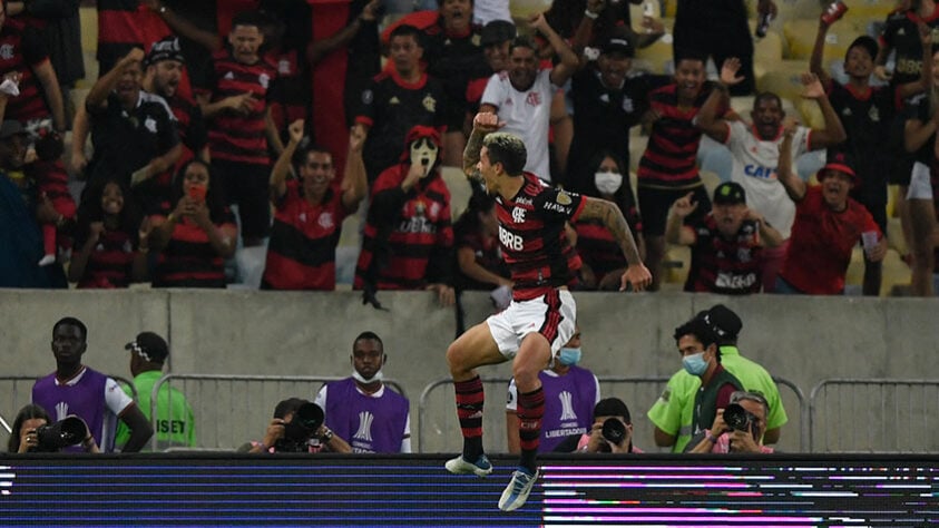 O tabu também está ativo no Maracanã, onde o Flamengo não perde há 3 anos por Copa Libertadores. O último revés foi no ano do bicampeonato, em 2019, contra o Peñarol. Deste ponto em diante, o Mengão disputou 17 jogos, venceu 14, empatou 3 e tem saldo de gols de +41. 