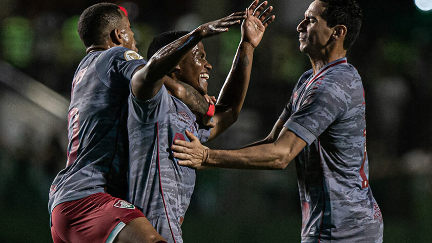 Nesta quarta, o Fluminense venceu o Goiás por 3 a 2, em jogo válido pela 18ª rodada do Brasileirão. Na primeira etapa, Arias abriu o placar, mas Pedro Raul deixou tudo igual na Serrinha. No segundo tempo, Nicolas marcou, mas Cano e Willian garantiram o triunfo tricolor. Veja as notas do time a seguir. (Por Ana Daróz; anapereira@lancenet.com.br)