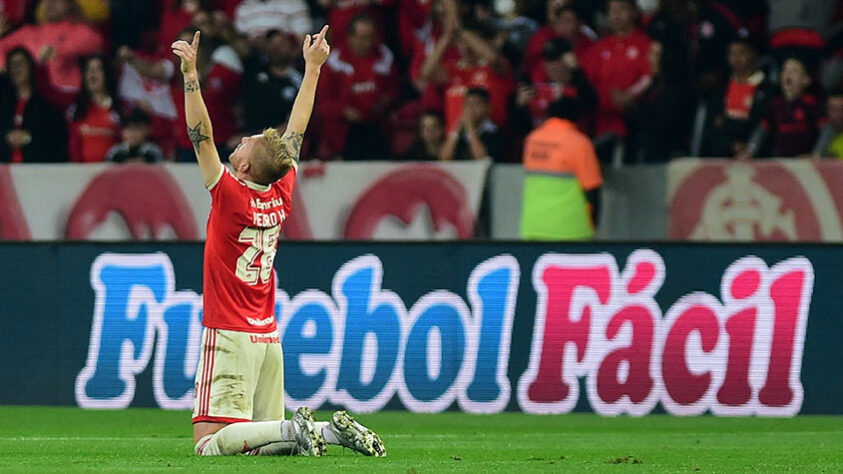 Internacional: Sobe - Pedro Henrique - marcou dois gols e ajudou no ataque. Criou diversas oportunidades para a equipe. Desce - Setor defensivo - Deixou a zaga aberta em diversas oportunidades, que colaborou para o São Paulo. O lado esquerdo, principalmente, muito enfraquecido.