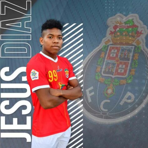 FECHADO - Nessa última semana, o Porto acertou a contratação de mais um jogador da família Díaz. Depois de Luis Díaz, o time anunciou a chegada de Jesús Díaz, de 18 anos. Jesús Díaz chegará na equipe por empréstimo de uma temporada. O clube português fixou a opção de compra.