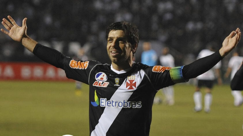 Juninho Pernambucano - O Gigante da Colina foi o último time em que o Reizinho atuou.