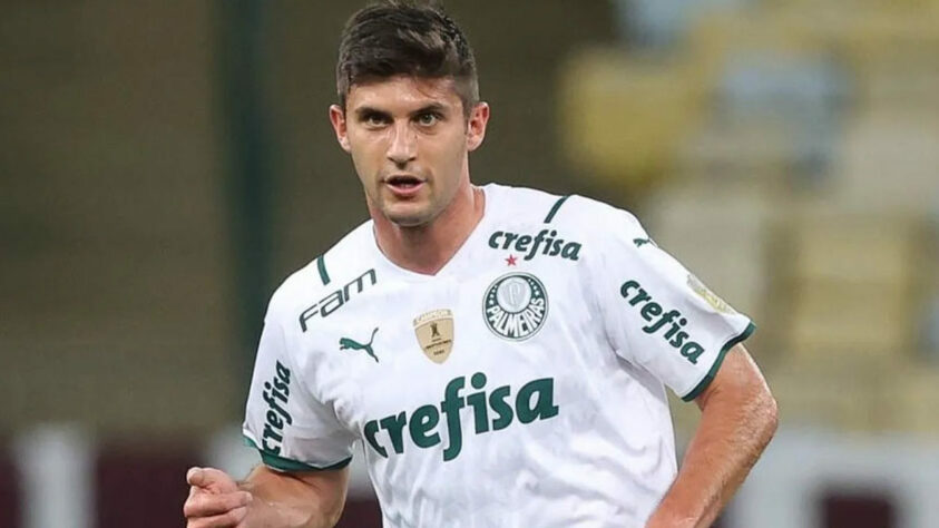 FECHADO - O Palmeiras ainda não contratou jogadores, mas segue ativo no que diz respeito a saídas no elenco. Desta vez quem está arrumando as malas é o zagueiro Kuscevic, que encaminhou sua transferência para o Coritiba. A informação foi publicada pelo "ge" e confirmada pelo LANCE!.