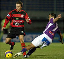 Flamengo 2 x 0 Defensor-URU: oitavas de final da Libertadores 2007 - O clube carioca, mesmo com a vitória sobre o Defensor, não passou para a fase seguinte da competição. A ida, em Montevidéu, tinha acabado com o placar favorável de 3 a 0 para os uruguaios. 
