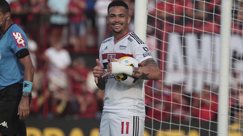 LUCIANO - São Paulo (C$ 14,23) Com oito gols nas últimas seis partidas em que atuou somando todas as competições, deve ser uma das unanimidades da rodada tendo um confronto teoricamente favorável contra o Goiás em casa!