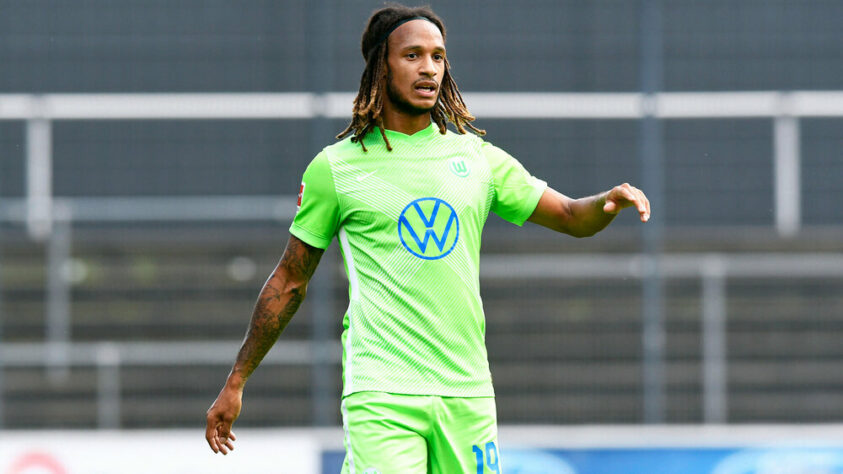 ESQUENTOU - Kevin Mbabu deve ser anunciado em breve pelo Fulham, segundo Fabrizio Romano. O lateral-direito do Wolfsburg deve ser comprado por 5,5 milhões de euros mais variáveis.