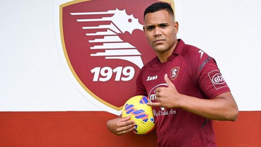 ESQUENTOU - Mikael também está na mira do Internacional. A contratação do atacante seria menos custosa, sem contar que o clube italiano não prevê o jogador nos planos para a próxima temporada.