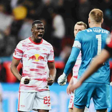 FECHADO - Nordi Mukiele deixou o RB Leipzig e é o novo jogador do Paris Saint-Germain, de acordo com o Fabrizio Romano. O lateral já postou uma mensagem nas suas redes sociais agradecendo aos torcedores do clube alemão.