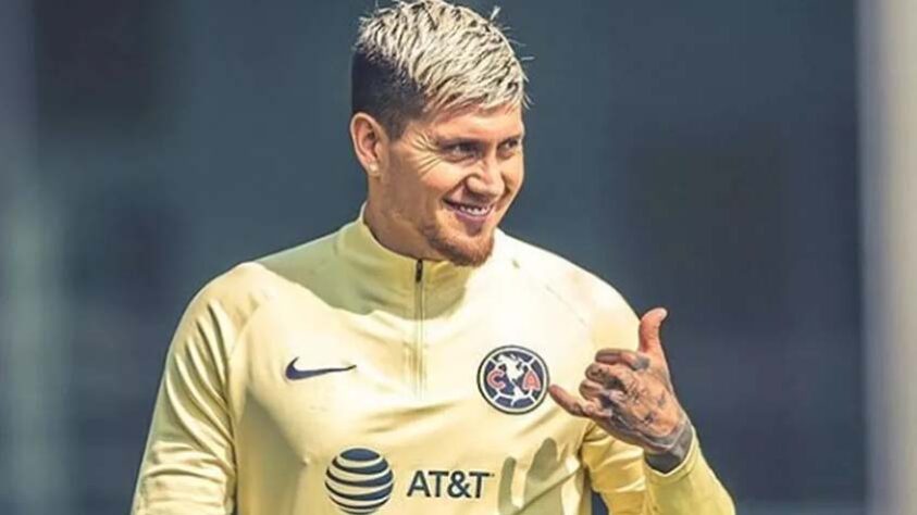 Nicolás Castillo (atacante - chileno - 29 anos - sem clube desde 01/03/2022): o centroavante já realizou uma passagem pelo futebol brasileiro, mas, sem êxito algum, atuou por poucos minutos e não balançou as redes. O jogador rescindiu seu contrato com o Necaxa, pois não vinha sendo utilizado. Ele ainda não conseguiu recuperar seu físico após o problema de saúde vivido em 2020, quando jogava pelo América-MEX.