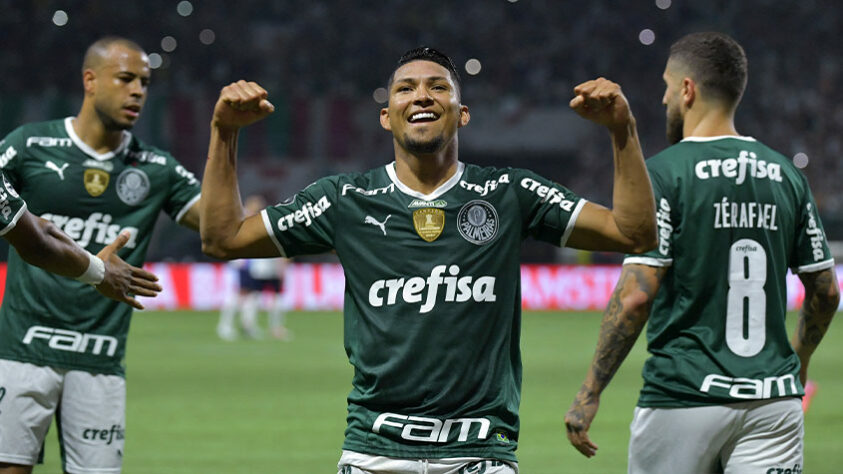 O Palmeiras venceu o Cerro Porteño por 5 a 0, no Allianz Parque, e avançou às quartas de final da Copa Libertadores. Rony foi o autor de dois gols, incluindo um de bicicleta, e mudou a cara da partida. Mais uma vez, se destacou na competição que demonstra mais afinidade. Confira todas as atuações. (por Julia Mazarin)