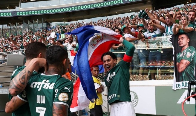 O Palmeiras segue na disputa pelo título do Brasileirão e neste domingo (24) venceu o Internacional por 2 a 1, no Allianz Parque. O clube atingiu 39 pontos na tabela e é líder isolado do torneio. Confira as análises das atuações dos personagens da partida e as notas de cada um! (Por: Rafael Oliva)