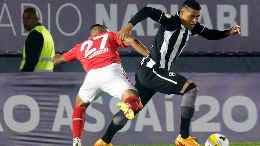 Com gol de Vinícius Lopes, o Botafogo voltou a vencer no Brasileirão e bateu o RB Bragantino por 1 a 0, no Estádio Nabi Abi Chedid. Com o triunfo, a equipe carioca agora soma 21 pontos e fica a três do G6. O Massa Bruta segue com 18, mas caiu para a décima quarta colocação. Confira as notas dos jogadores alvinegros. (Por Felipe Melo - felipeeduardo@lancenet.com.br).