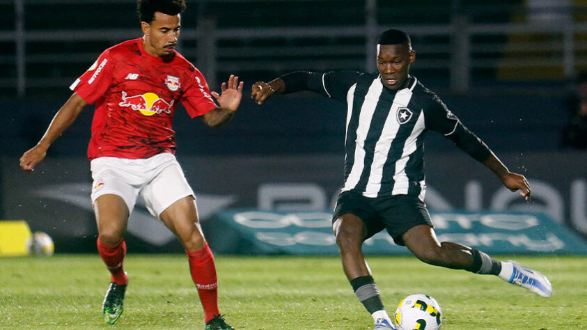 RB Bragantino - Sobe: Artur foi o jogador mais perigoso do Massa Bruta e chegou a estufar a rede, mas o gol foi anulado. Além disso, as bolas alçadas na área levaram muito perigo. / Desce: A equipe paulista apostou na bola aérea, mas faltou ser mais efetiva apesar dos gols anulados. 