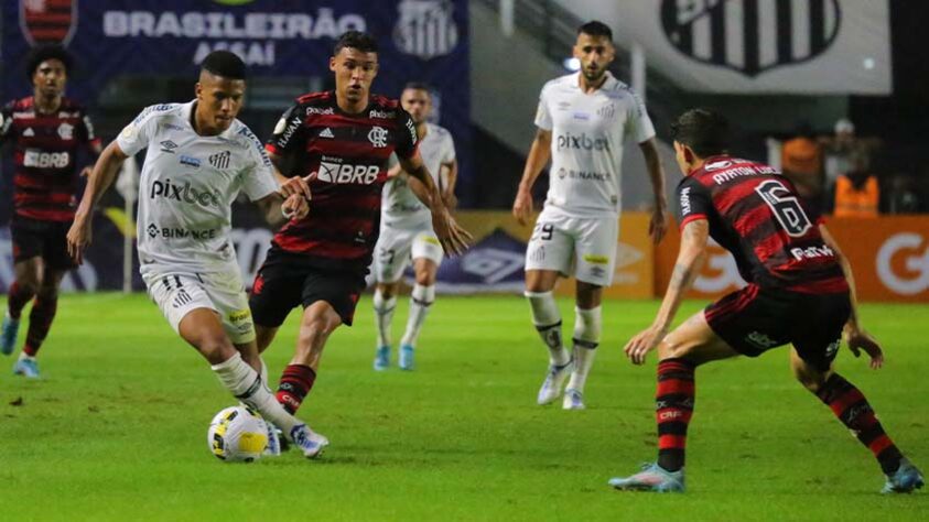 O Santos foi dominado em quase todo o jogo e perdeu para o Flamengo por 2 a 1 na noite deste sábado, na Vila Belmiro, pelo Campeonato Brasileiro. O goleiro João Paulo e o atacante Lucas Braga foram os destaques do Peixe. Velázquez, Felipe Jonatan e Ângelo foram mal. Confira as notas do DIÁRIO.