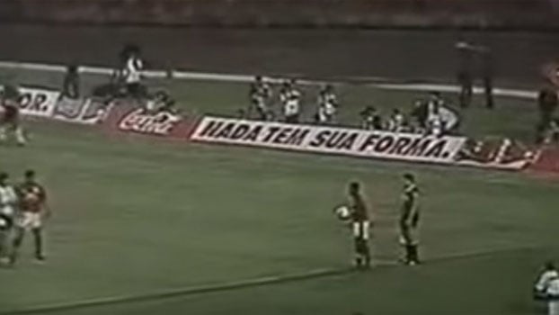 Flamengo 1 x 0 Independiente-ARG: final da Supercopa Libertadores 1995 - Com um gol do Romário, o time rubro-negro conquistou a vitória na grande decisão, mas acabou perdendo o título, pois o clube argentino venceu a partida de ida por 2 a 0.