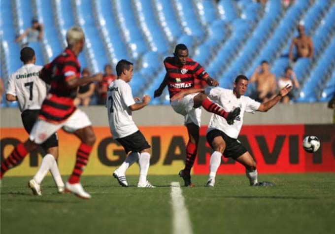 Flamengo 1 x 3 Resende: semifinal da Taça Guanabara 2009 - Em pleno Maracanã, a “zebra” apareceu durante a disputa por uma vaga na final da Taça Guanabara. O Resende, numa partida com três expulsões, surpreendeu o Rubro-negro e conseguiu a classificação para enfrentar o Botafogo na grande decisão.