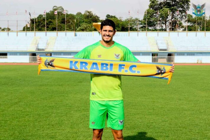 FECHADO - Aos 28 anos, Victor Oliveira está novamente de malas prontas para atuar fora do Brasil. O zagueiro assinou contrato com o Krabi FC (Tailândia) até junho de 2023.