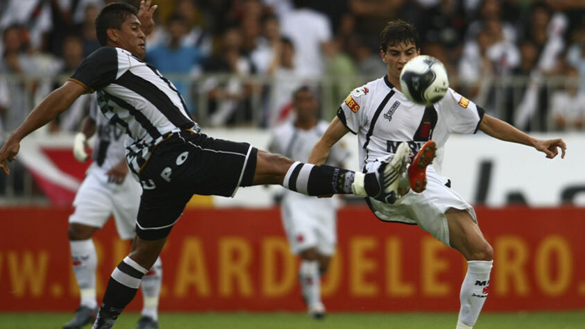 No início do ano, o Vasco perdeu para o Americano na estreia do Campeonato Carioca. O time titular foi formado por Tiago; Paulo Sérgio, Fernando, Titi e Ramon; Amaral, Jéferson, Carlos Alberto e Léo Lima; Rodrigo Pimpão e Alex Teixeira.