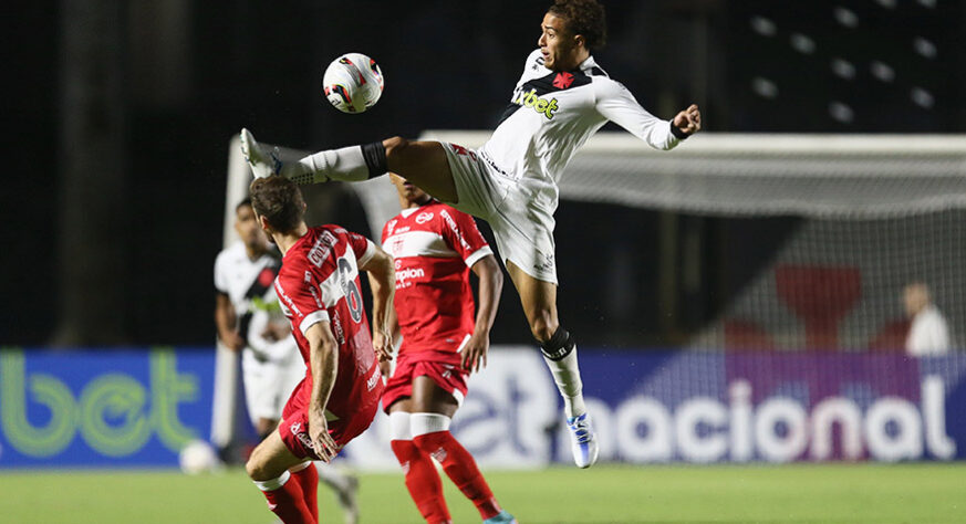 CRB: Sobe - Mesmo atrás no placar, o CRB foi aguerrido e buscou o gol em algumas oportunidades. Inclusive, teve um anulado.| Desce - A equipe alagoana não soube lidar com a pressão de jogar em São Januário e foi dominada pelo Cruz-Maltino.