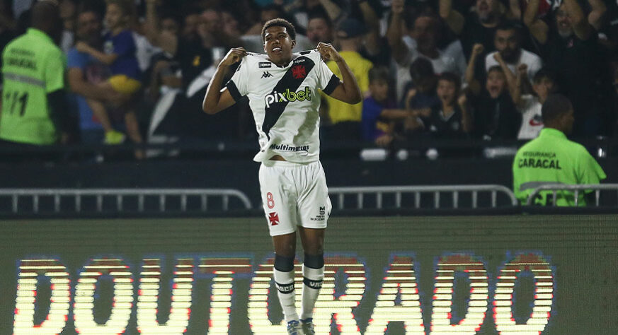 O Vasco venceu o CRB com autoridade por 4 a 0, em São Januário, pela 21ª rodada da Série B do Brasileiro. A cria da base Andrey Santos fez dois gols e foi o grande destaque do Cruz-Maltino no jogo desta quinta-feira. Veja todas as notas do clube carioca e os pontos positivos e negativos do CRB na partida (por Matheus Guimarães).