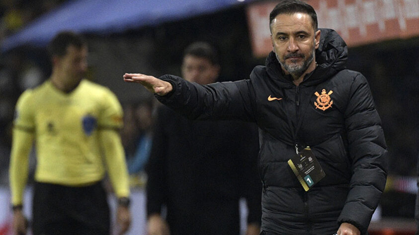 ESFRIOU - Neste momento, não há chance do técnico Vítor Pereira ser demitido do Corinthians. O treinador português está resguardado pela direção corintiana.  Tudo pode mudar caso a equipe do Parque São Jorge seja desclassificada nas quartas da Copa do Brasil, nesta quarta-feira (17), contra o Atlético-GO.