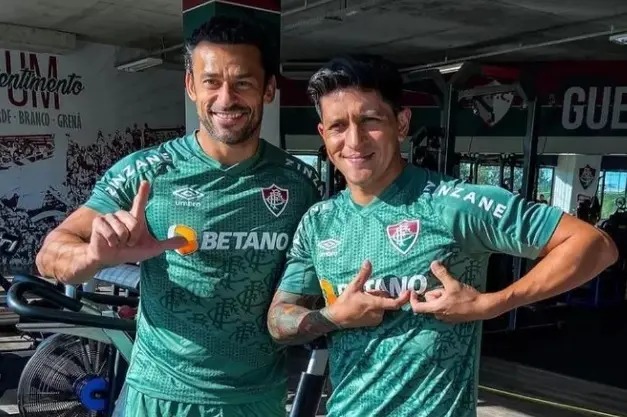 Germán Cano, companheiro de Fred de time e posição, publicou uma foto com o ídolo do Fluminense e escreveu 'Dia de Fred'. O argentino também mudou sua foto de perfil no Twitter para uma de Fred. 