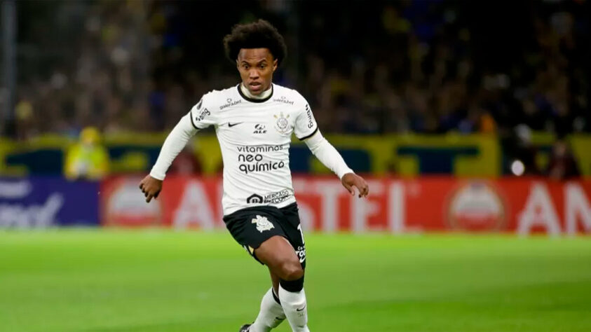 ESFRIOU - Willian está com futuro indefinido. Após rescindir com o Corinthians, o atacante parecia estar próximo de um acerto com o Fulham, da primeira divisão da Inglaterra. Porém, segundo o site "Goal", o jogador teve sua negociação com o clube inglês travada e irá avaliar novas ofertas na Europa.