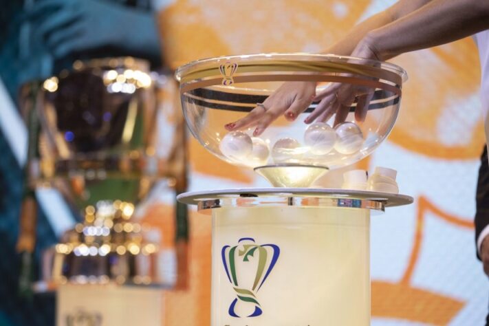 Vão iniciar agora na Copa do Brasil os times classificados para a Libertadores, o campeão da Série B, o campeão da Copa do Nordeste, o campeão da Copa Verde e o time melhor colocado no Brasileirão 2022 logo abaixo da zona de classificação para a Liberta.