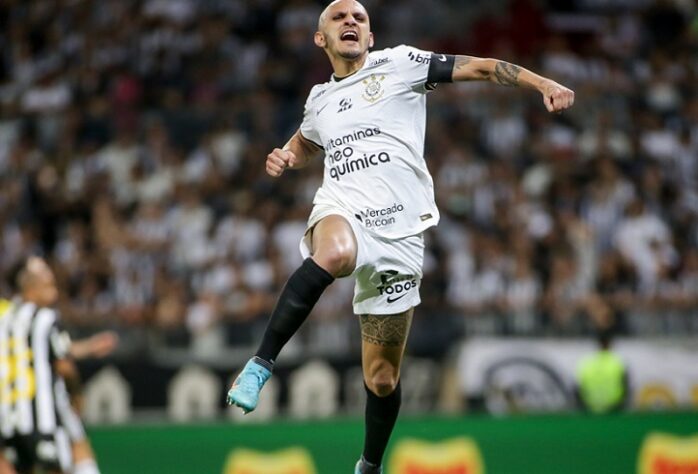 1º - Fábio Santos - 10 gols pelo Corinthians em 73 jogos na Neo Química Arena