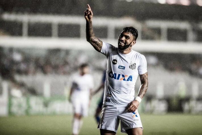 Gabriel Barbosa (atacante): torcedor do Santos – defende o clube de 2013 a 2016 (primeira passagem) e 2018 (segunda passagem) – atualmente no Flamengo 